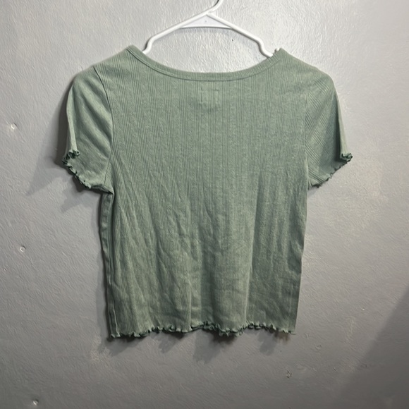 Green button down - Picture 2 of 4